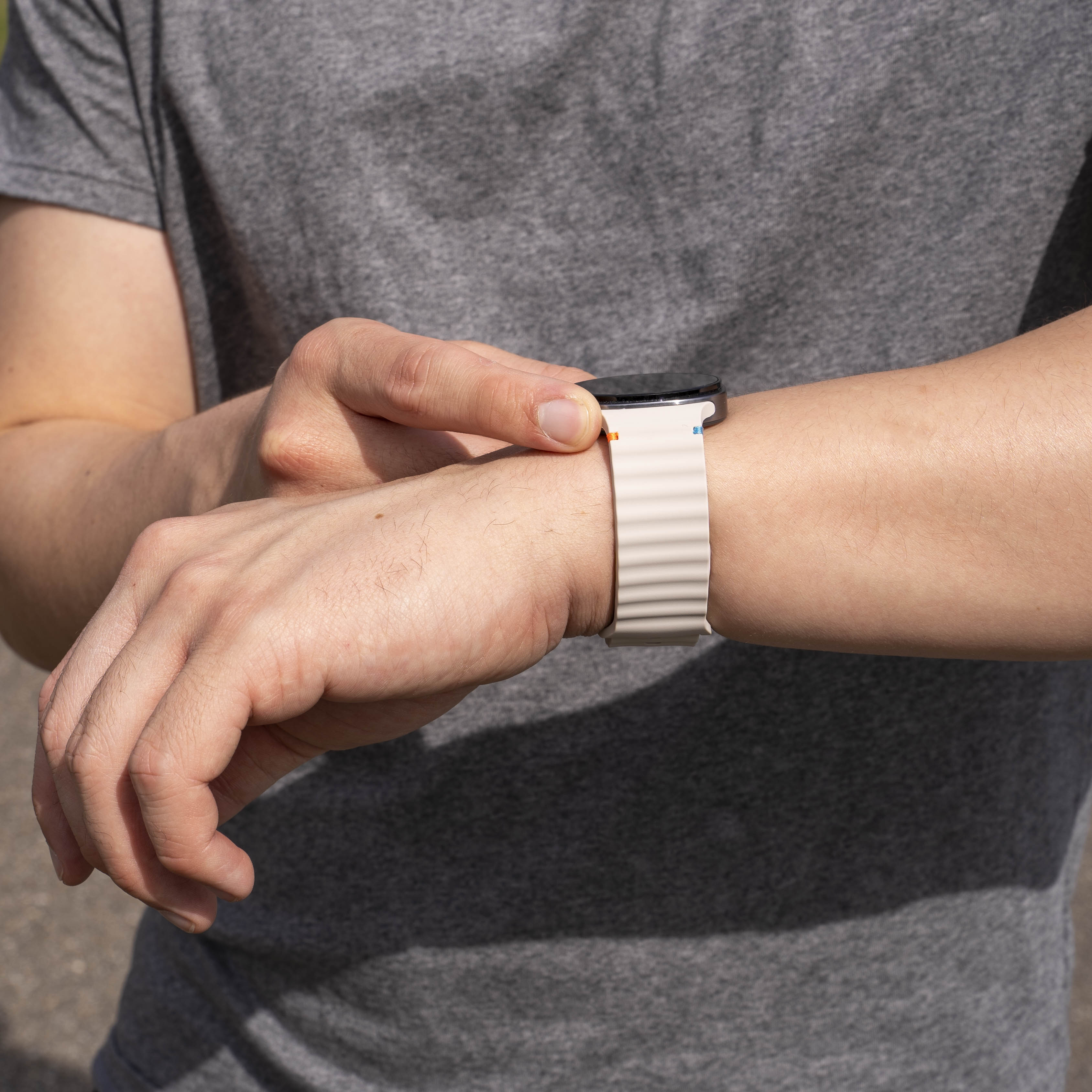 Bracelet silicone ondulé Samsung Galaxy Watch 9 - 40mm (lumière stellaire)