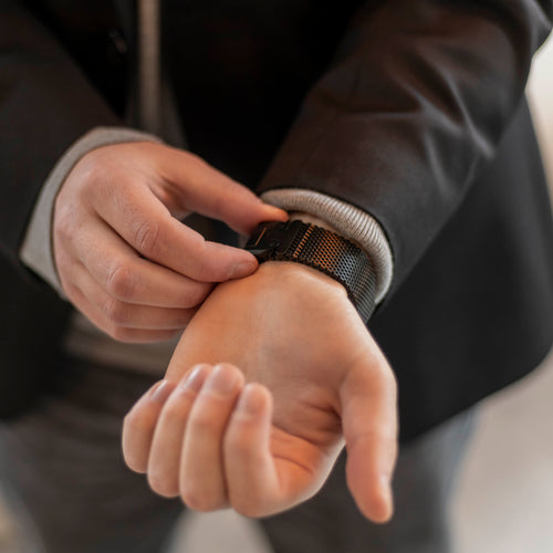Milanese Loop Strap P-Buckle, black, lifestyle photo