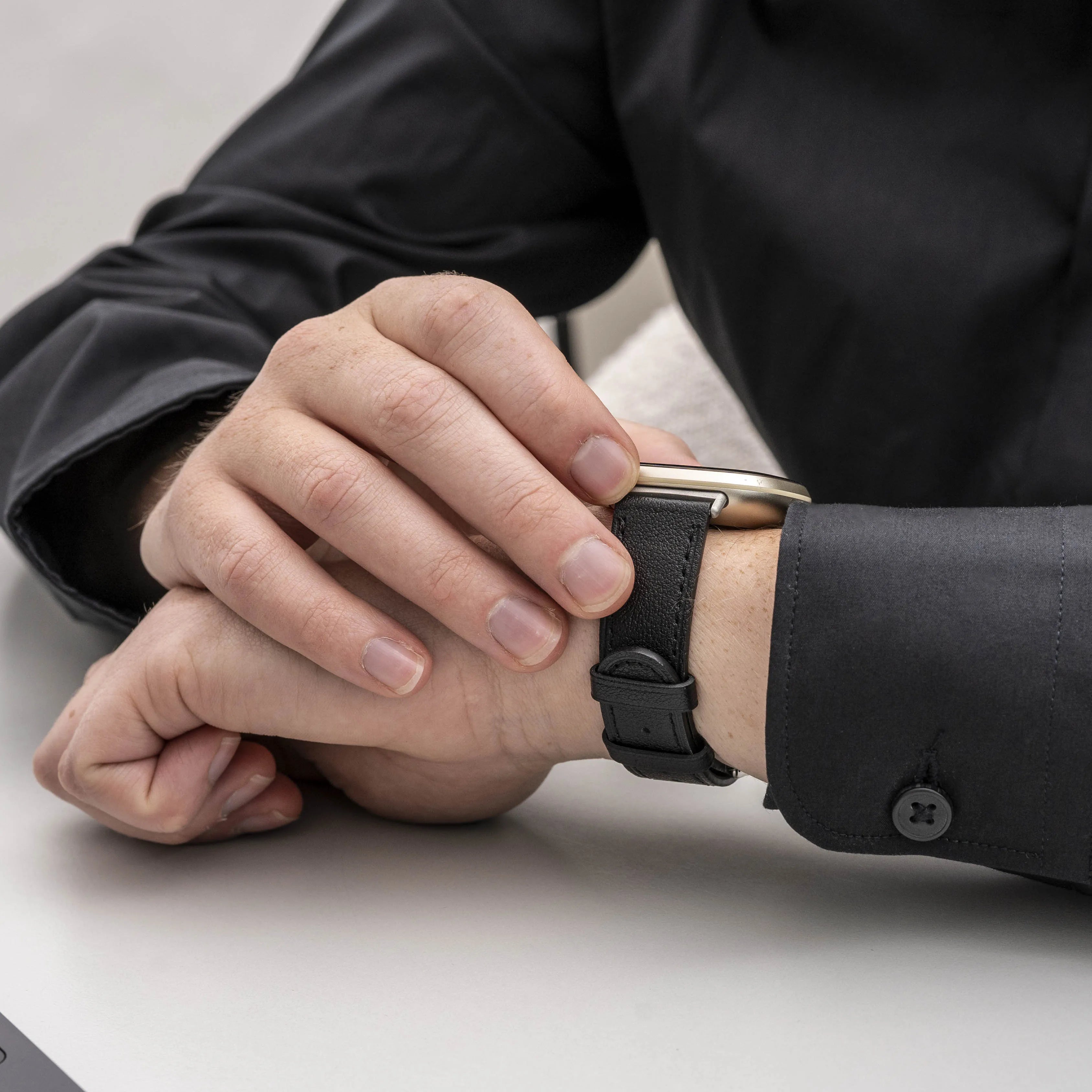 Bracelet cuir Fitbit Sense 2 (serré noir)