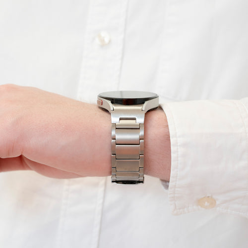 Titanium Strap 'One Push', silver, lifestyle photo