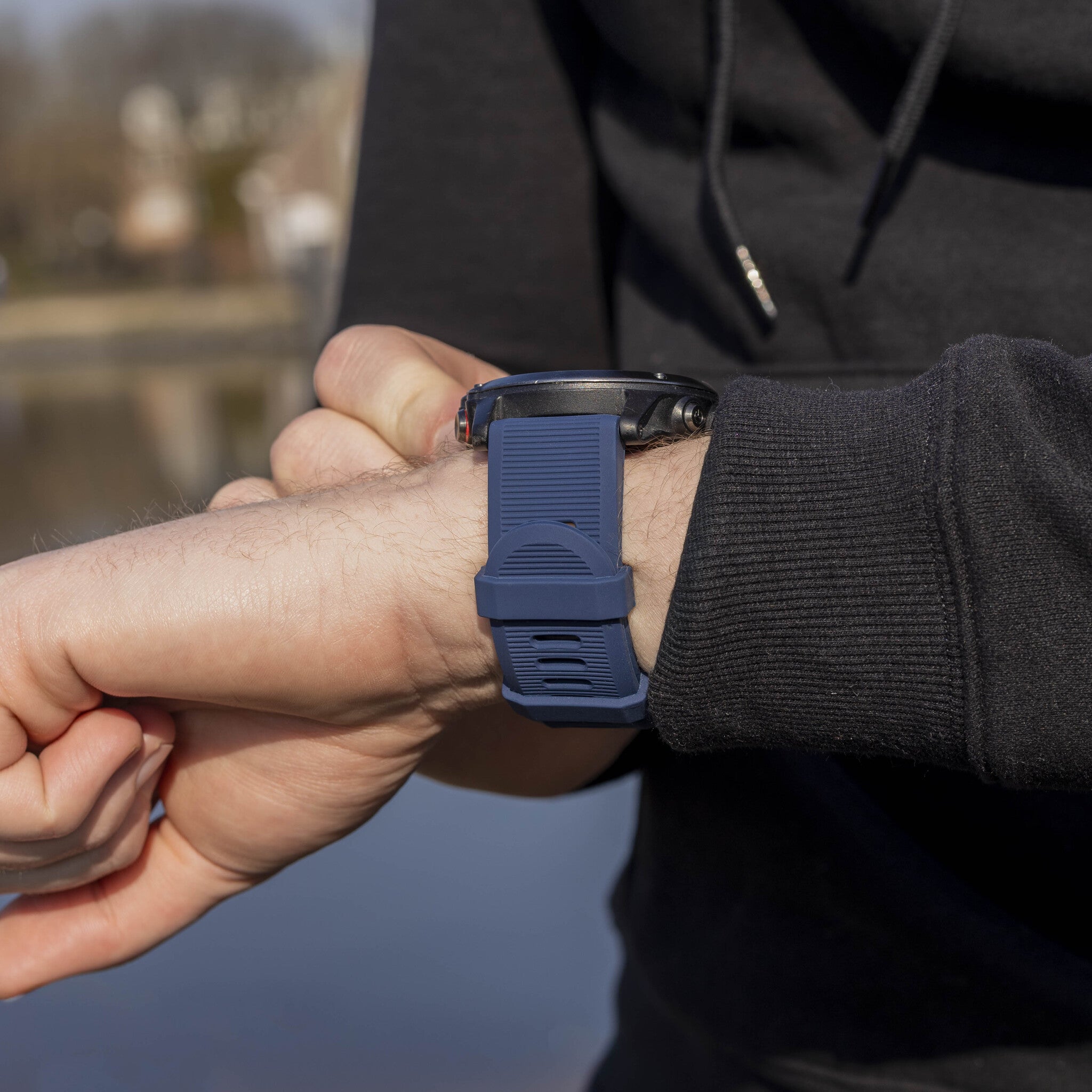 Bracelet silicone Garmin Tactix 8 - 51mm (bleu foncé)