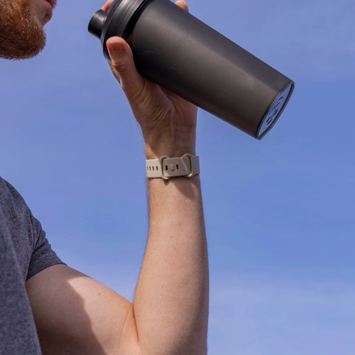 Bracelet silicone classique Fitbit Versa 4 (blanc cassé)