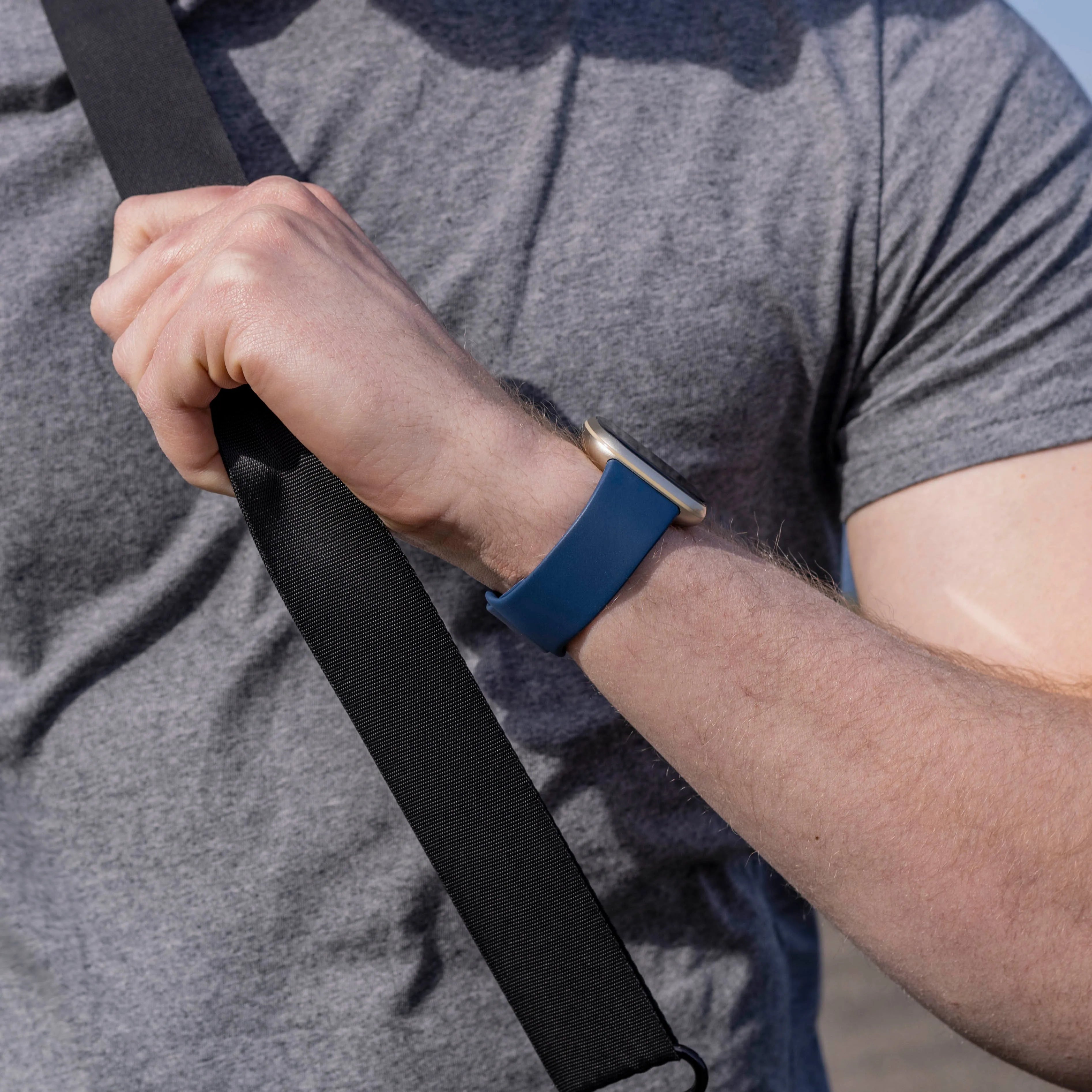 Bracelet silicone classique Fitbit Versa 3 (bleu foncé)