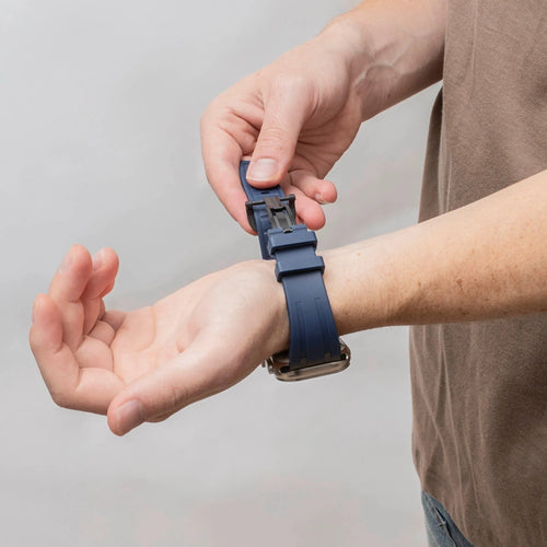 Silicone Strap 'Luxe Liquid', blue/black, lifestyle photo
