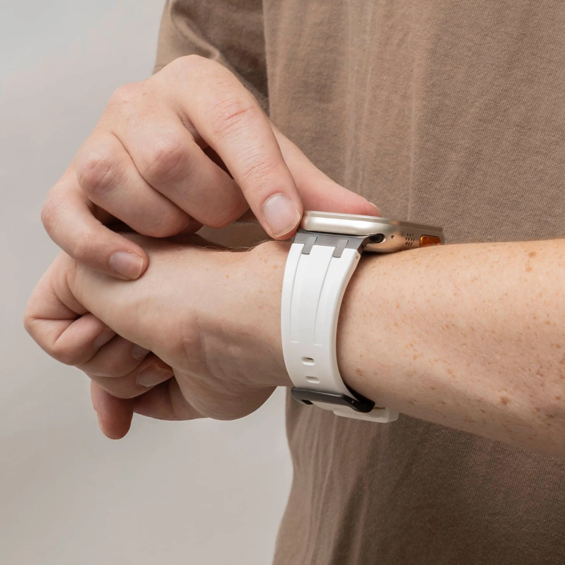 Bandz Bracelet silicone 'Luxe Liquid' Apple Watch (blanc avec noir)