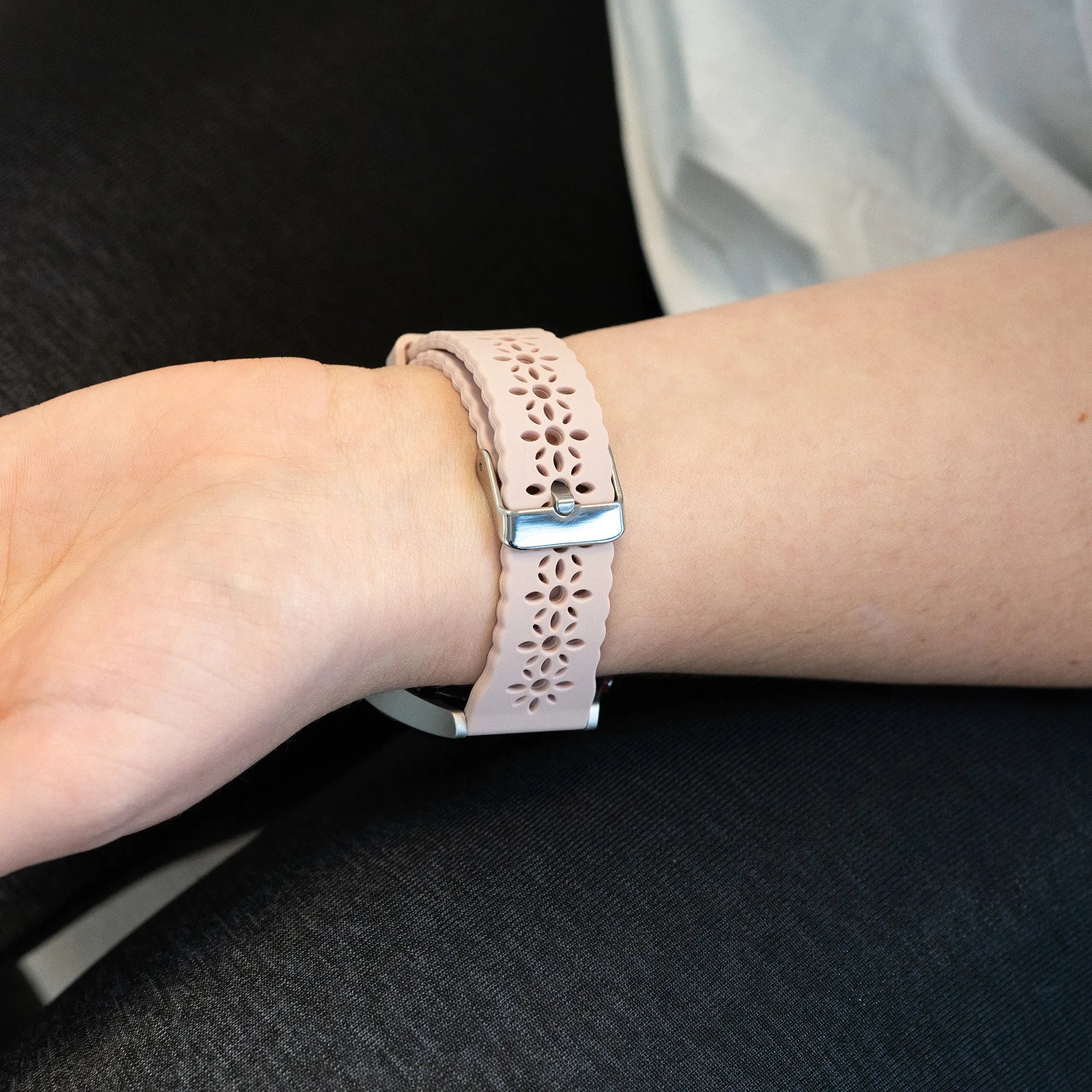 Bandz Pebble Round 2 - 20mm Patterned Silicone Strap (Pink)