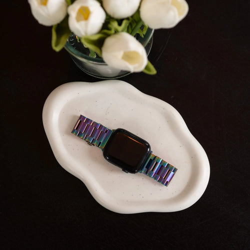 Steel Strap, pearlescent, lifestyle photo