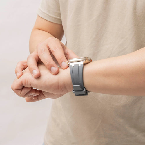 Bandz Bracelet silicone 'Luxe Liquid' Apple Watch (gris avec argent)