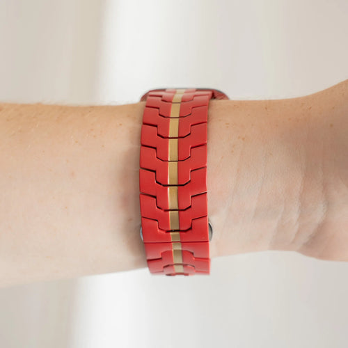 Steel Iron Strap, red, lifestyle photo