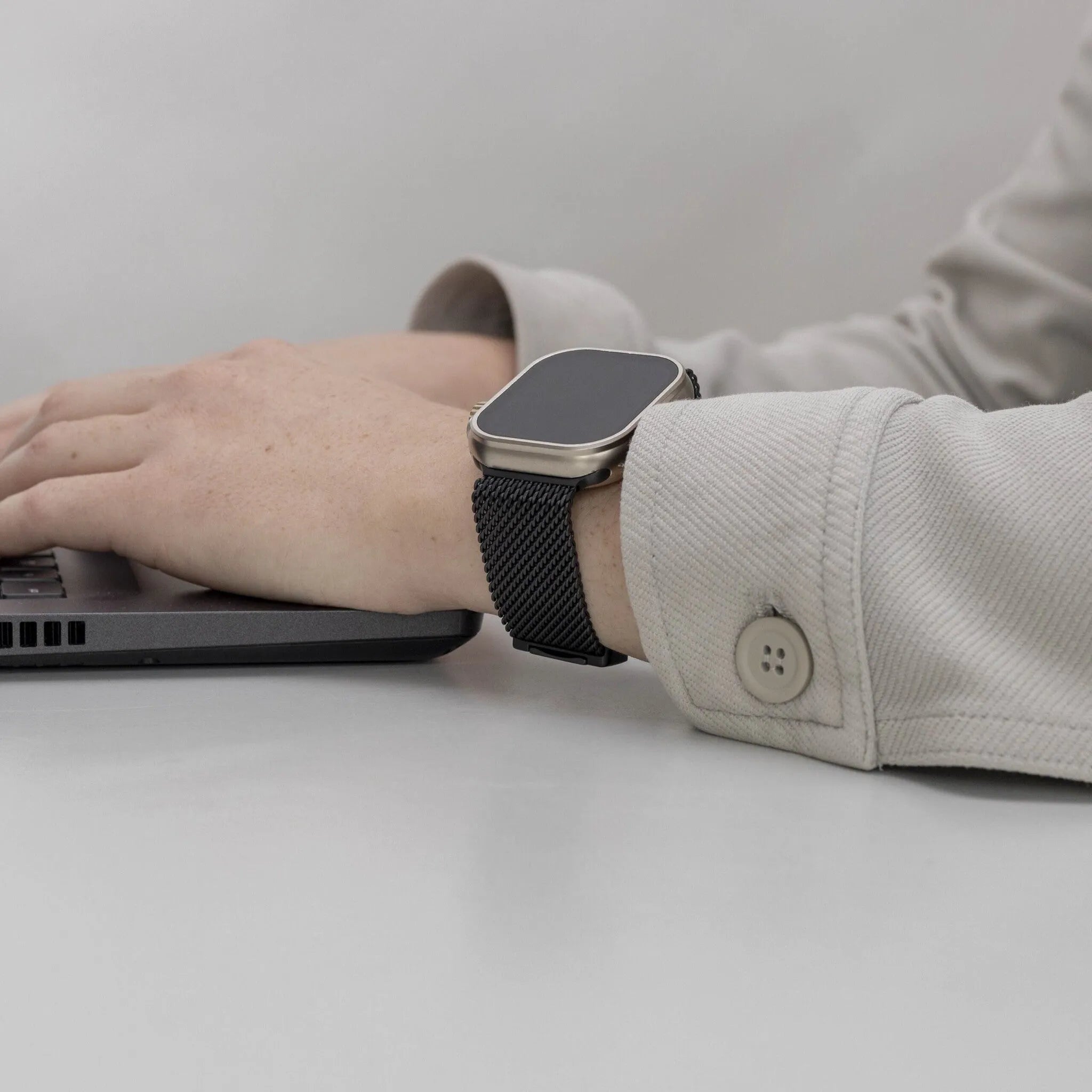 Bracelet Milanais en titane Apple Watch (noir)