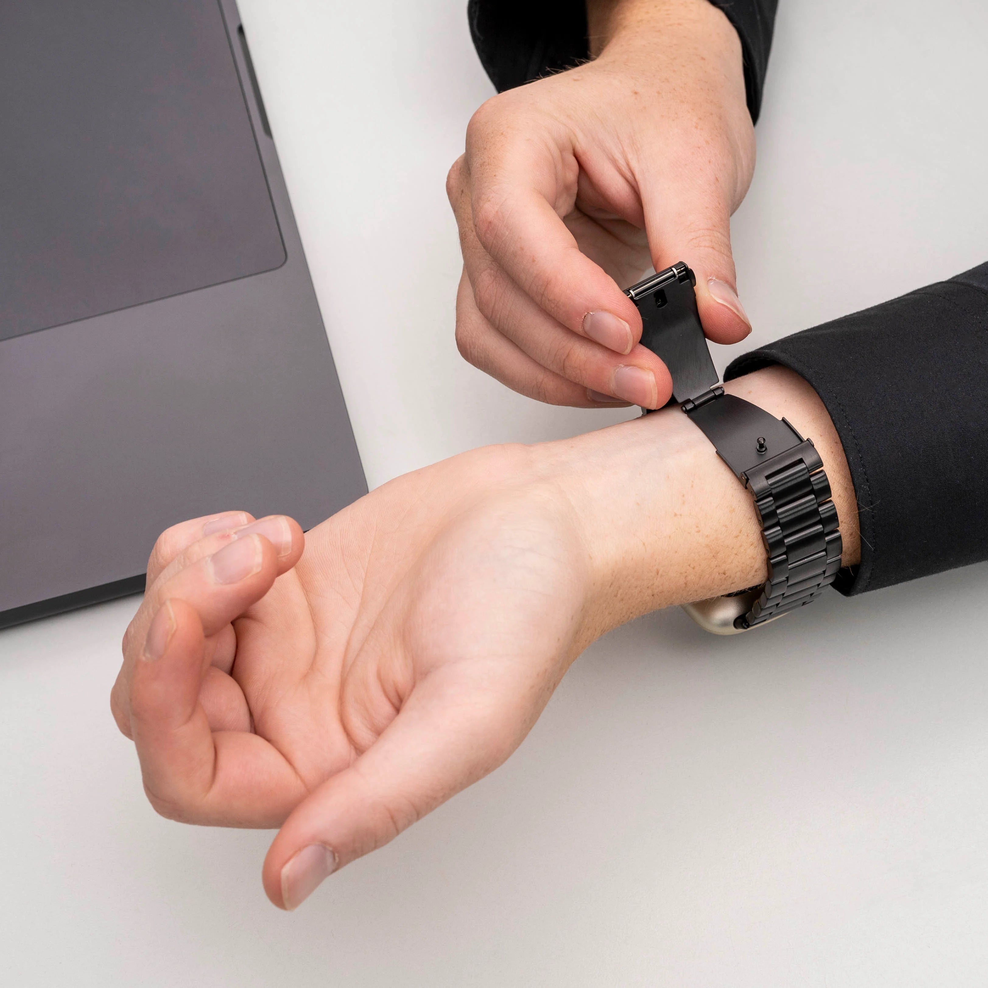 Bracelet acier Fitbit Versa 4 (noir)