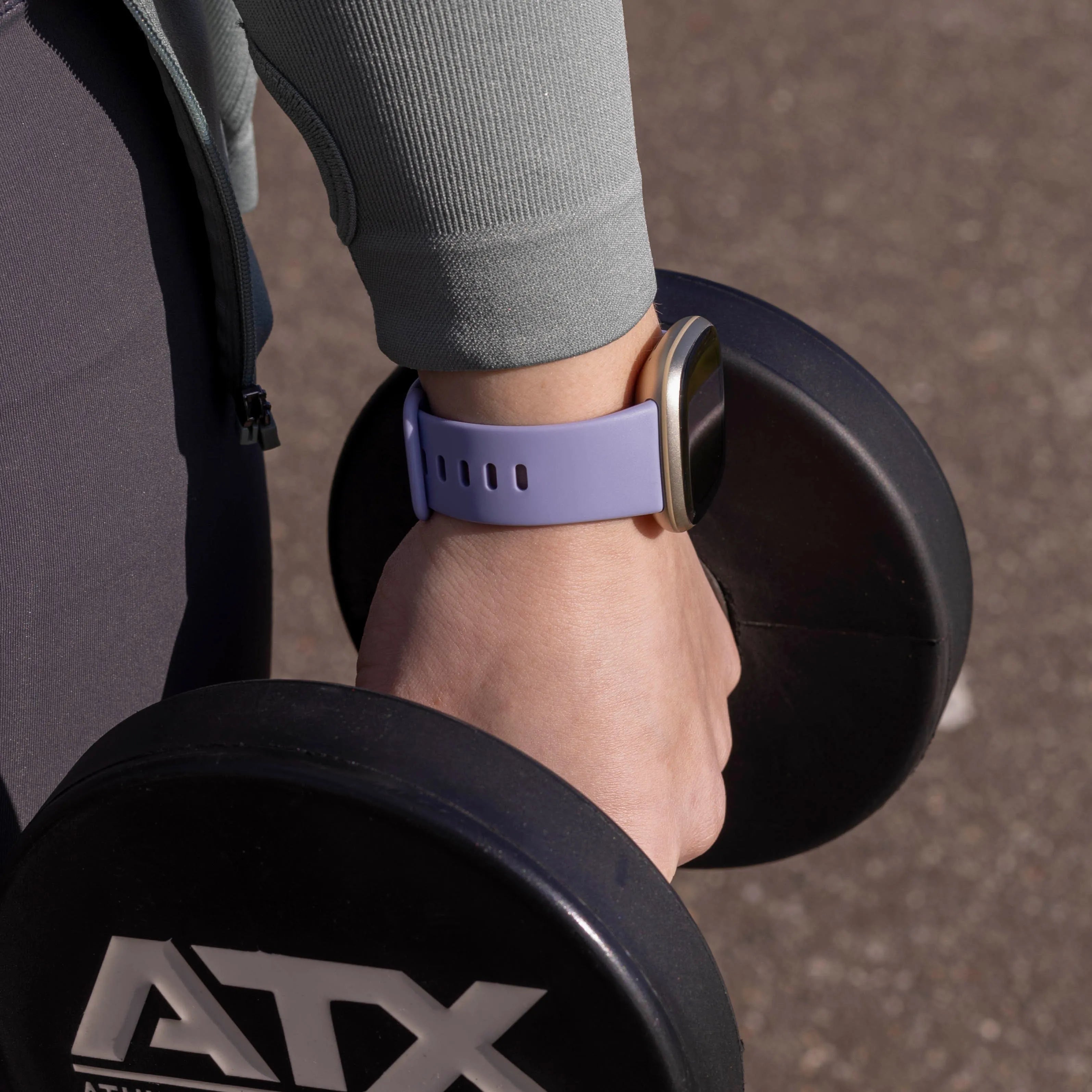 Bracelet silicone classique Fitbit Versa 4 (lavande)