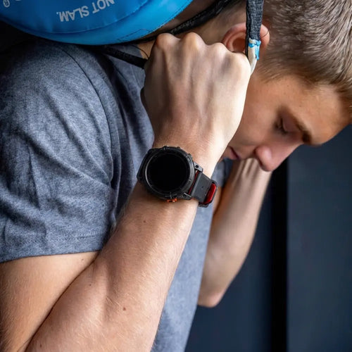 Bracelet sport avec boucle Garmin Instinct (noir/rouge)