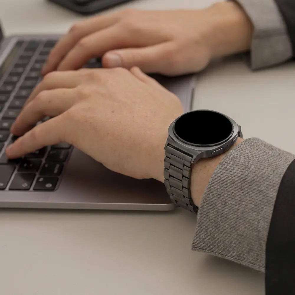 Samsung Galaxy Watch 8 - 44mm titanium bandje (zwart)