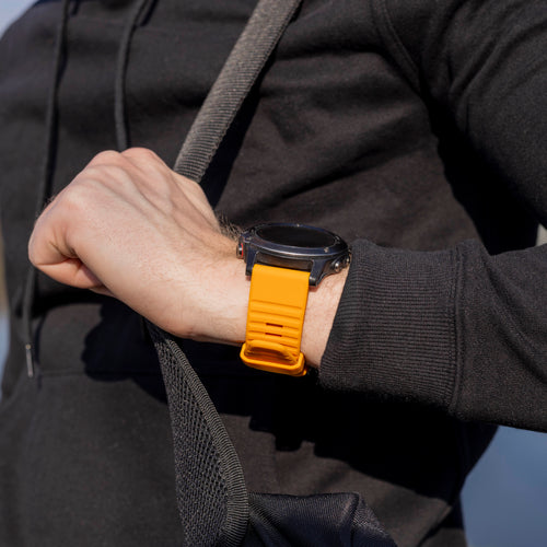 Bandz Garmin Fenix 7x Buckled Silicone Strap (Orange)