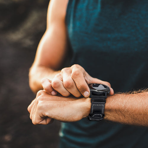 Bracelet cuir premium Garmin Forerunner 945 (noir)