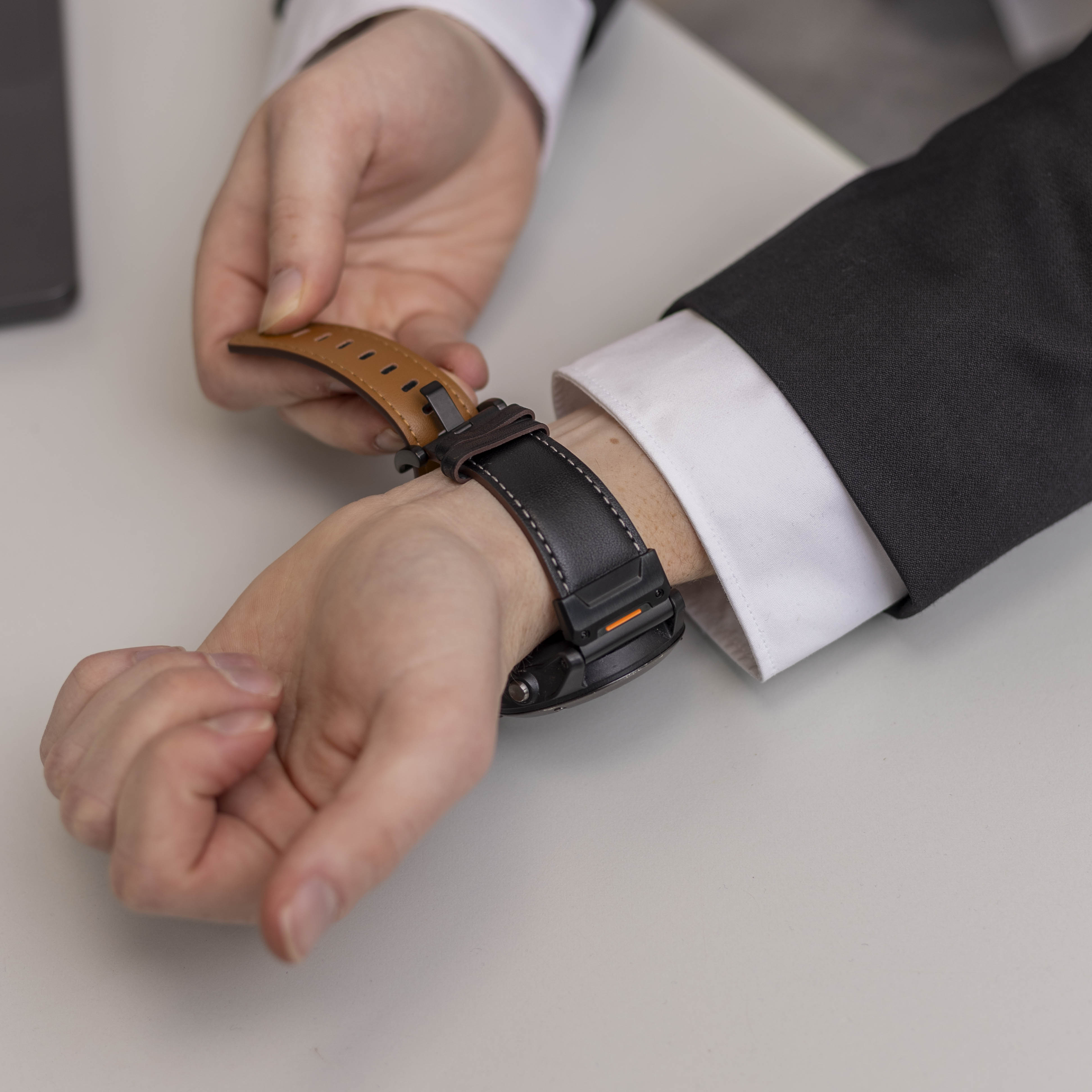 Bracelet en cuir véritable Garmin Enduro 1 / 2 / 3 (noir)