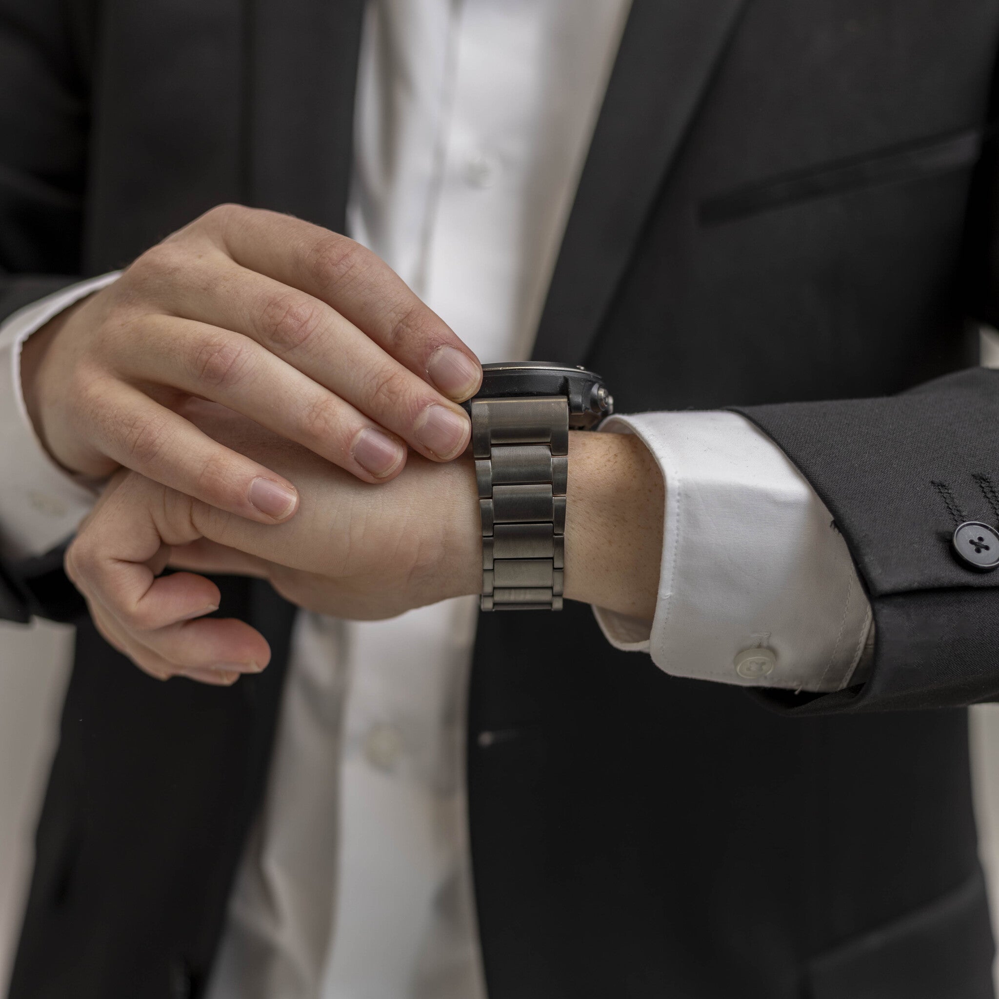 Bracelet titane magnétique Garmin Descent MK1 (graphite)