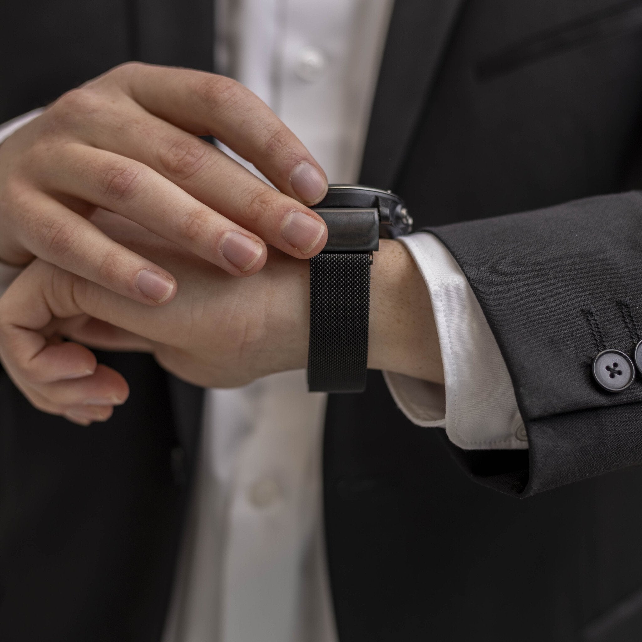 Garmin Instinct 2 Milanese Strap (Black)