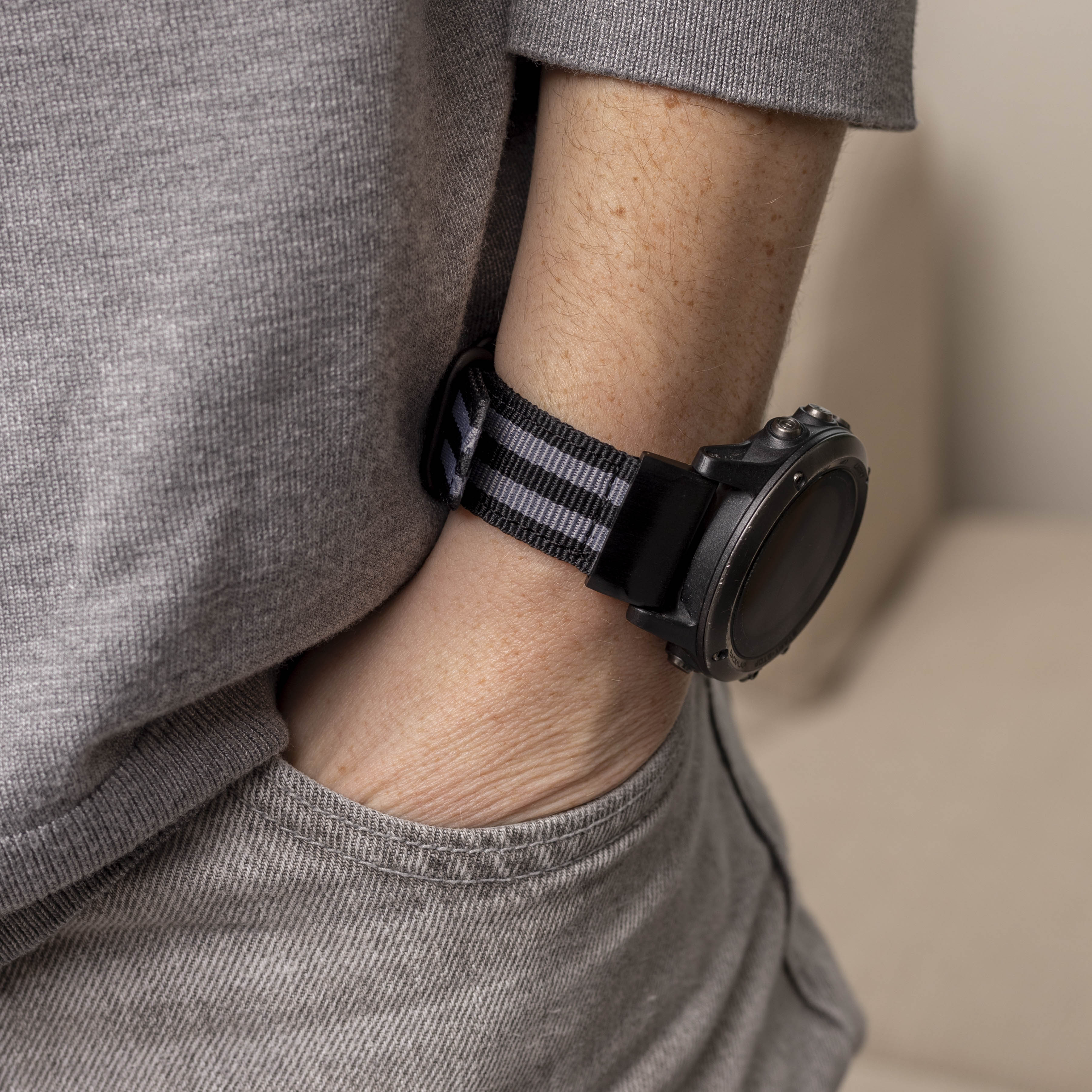 Bracelet nylon á boucle Garmin Instinct 3 - 50mm (noir/gris)