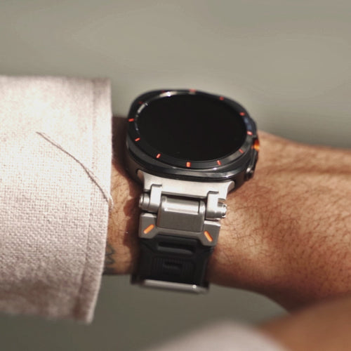 Bracelet silicone 'Explorer' Samsung Galaxy Watch Ultra 2 (noir avec titane)