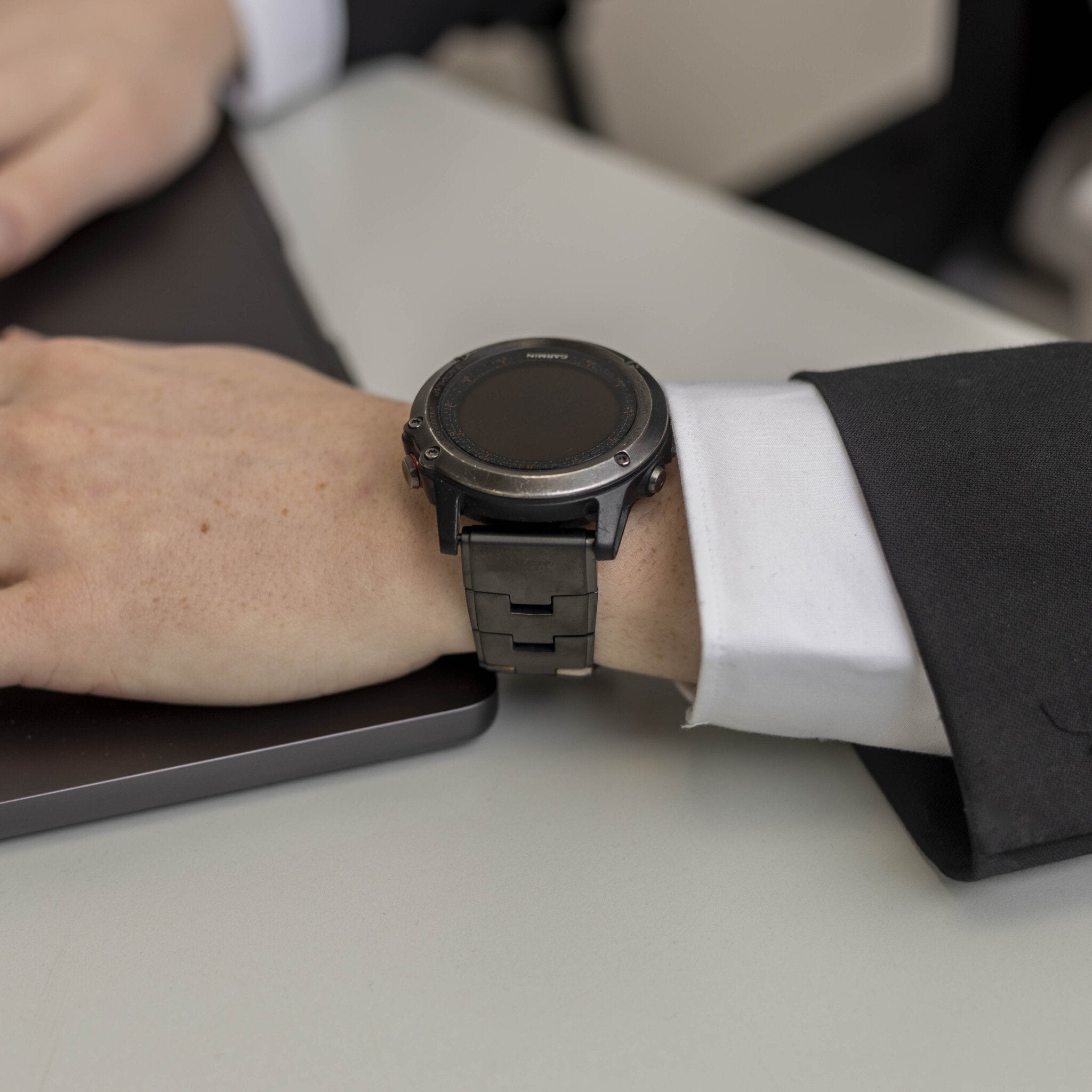 Garmin Forerunner 945 Titanium Strap (Graphite)